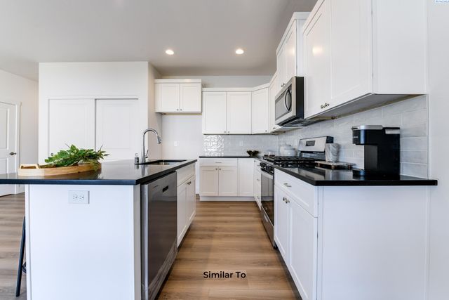 7596 Grapevine Ct, West Richland, WA 99353