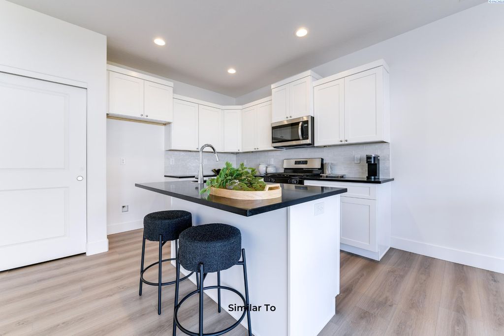 7596 Grapevine Ct, West Richland, WA 99353