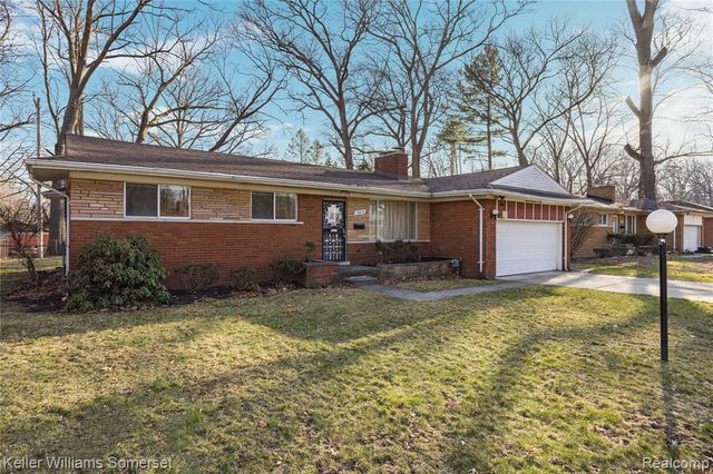 19015 Greenwald Drive, Southfield, MI 48075