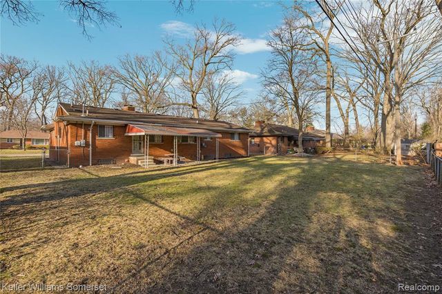 19015 Greenwald Drive, Southfield, MI 48075