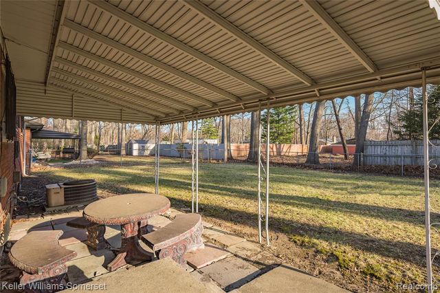 19015 Greenwald Drive, Southfield, MI 48075