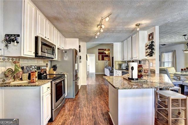 3940 Piper Glen Drive, Buford, GA 30519