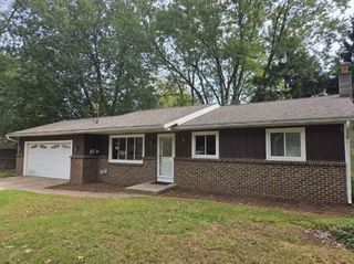1422 Lake Avenue, Portage City, MI 49002