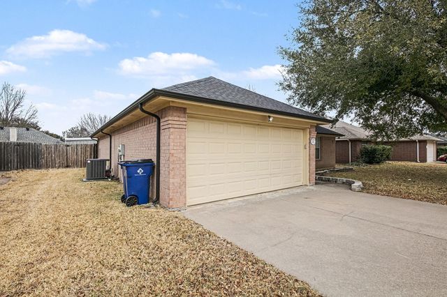 331 Meador Lane, Burleson, TX 76028