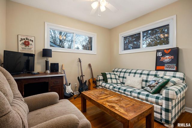 631 W LACLAIRE Lane, Peoria, IL 61614