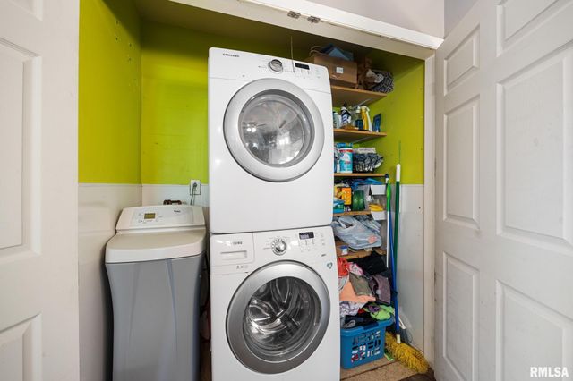 631 W LACLAIRE Lane, Peoria, IL 61614