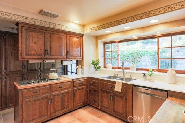 8450 Via Sierra Ramal, Whittier, CA 90605