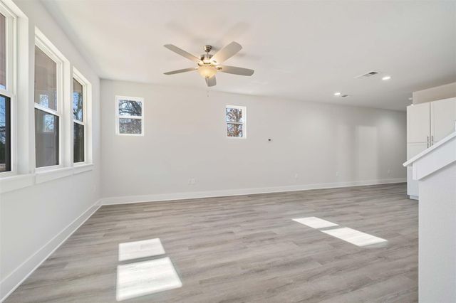 107 Wilkes ST, Smithville, TX 78957