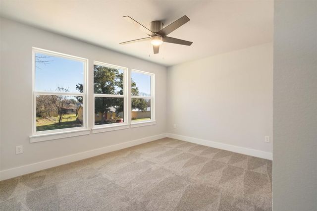 107 Wilkes ST, Smithville, TX 78957