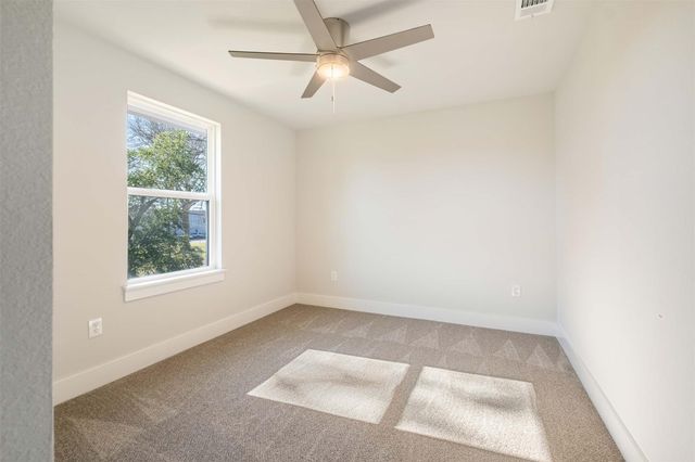 107 Wilkes ST, Smithville, TX 78957