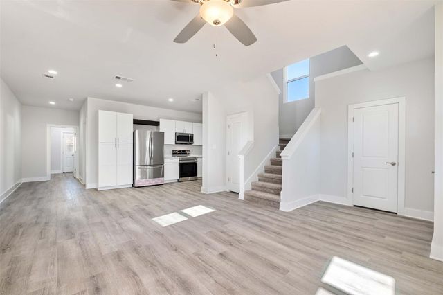 107 Wilkes ST, Smithville, TX 78957