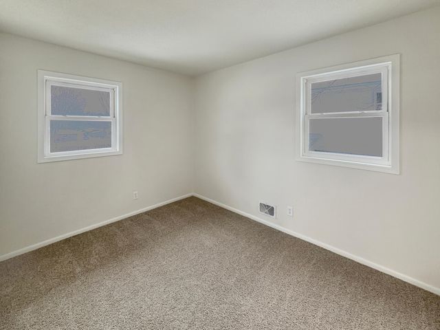 6648 4th Street N, Oakdale, MN 55128