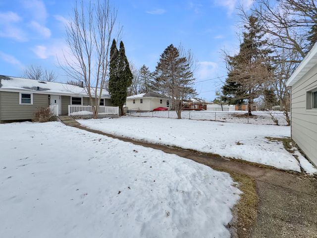 6648 4th Street N, Oakdale, MN 55128