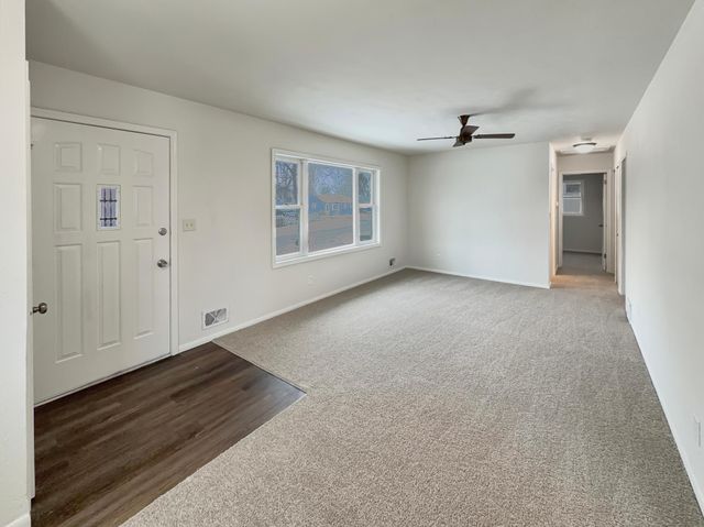 6648 4th Street N, Oakdale, MN 55128