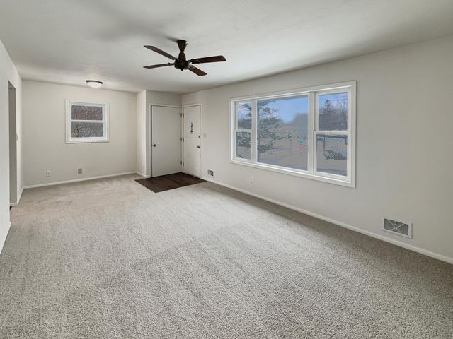 6648 4th Street N, Oakdale, MN 55128