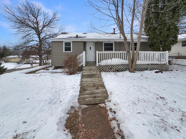 6648 4th Street N, Oakdale, MN 55128