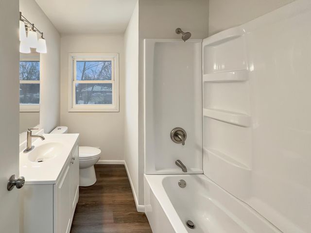 6648 4th Street N, Oakdale, MN 55128