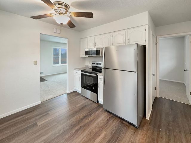 6648 4th Street N, Oakdale, MN 55128