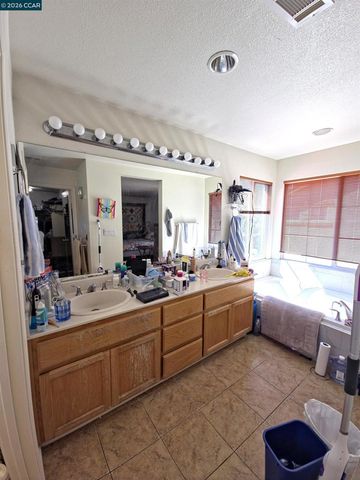 1036 Suncrest Ct, Richmond, CA 94806