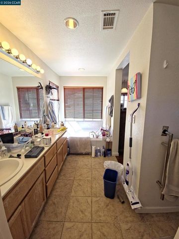 1036 Suncrest Ct, Richmond, CA 94806