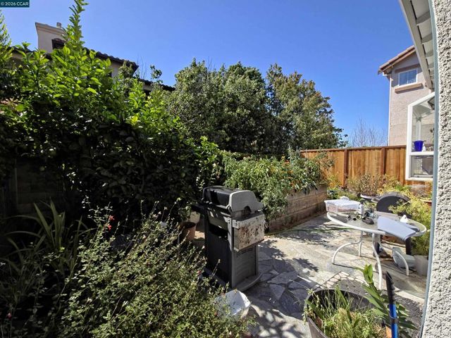 1036 Suncrest Ct, Richmond, CA 94806