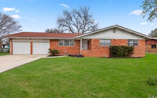 273 Meadow Ave., New Braunfels, TX 78130