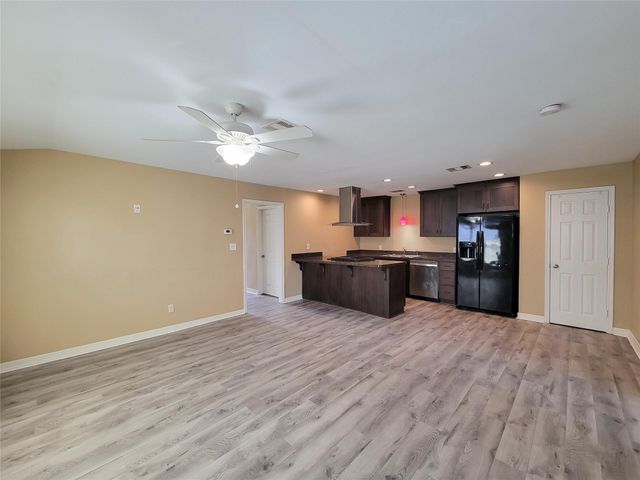 3401 Delhi B, Houston, TX 77022
