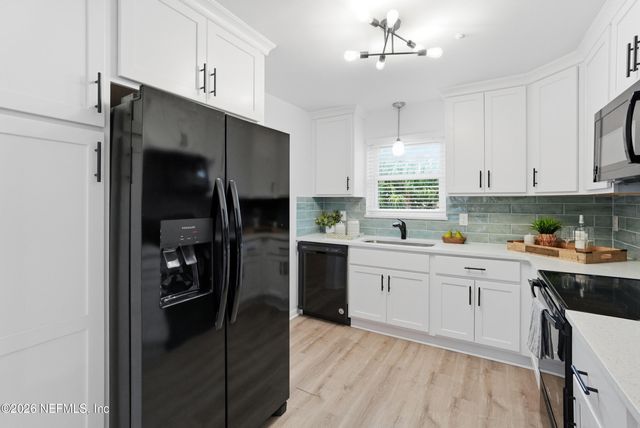 6821 SANS SOUCI Road, Jacksonville, FL 32216