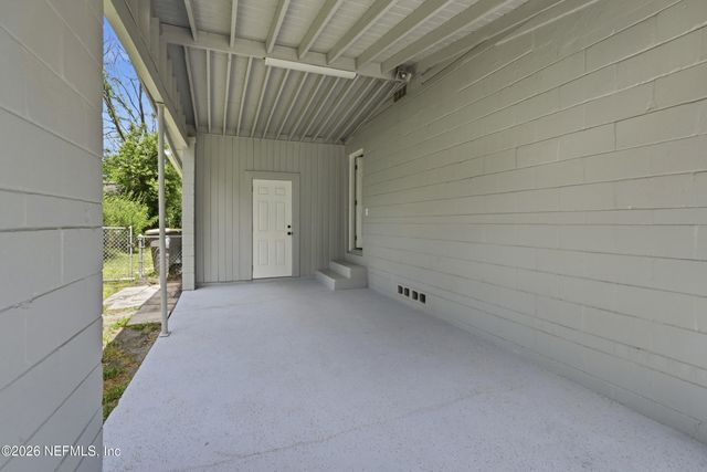 6821 SANS SOUCI Road, Jacksonville, FL 32216