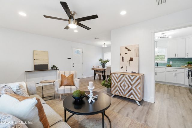 6821 SANS SOUCI Road, Jacksonville, FL 32216