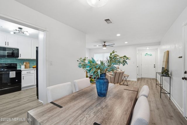 6821 SANS SOUCI Road, Jacksonville, FL 32216