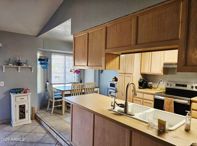 3437 W HELENA Drive, Phoenix, AZ 85053