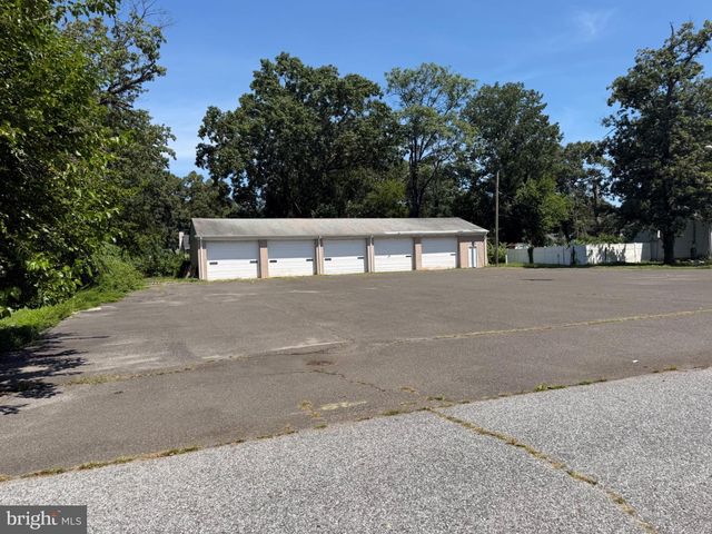 15 E 7TH AVE, Pine Hill, NJ 08021