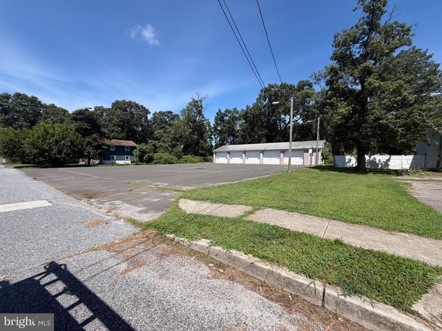 15 E 7TH AVE, Pine Hill, NJ 08021