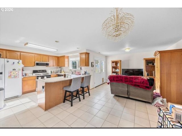 780 Se REDWOOD Ave, Myrtle Creek, OR 97457