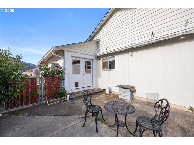 780 Se REDWOOD Ave, Myrtle Creek, OR 97457