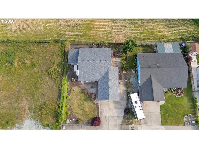 780 Se REDWOOD Ave, Myrtle Creek, OR 97457