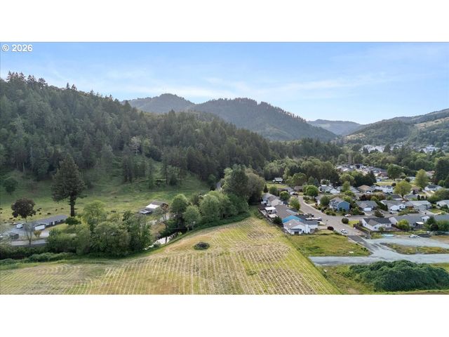 780 Se REDWOOD Ave, Myrtle Creek, OR 97457