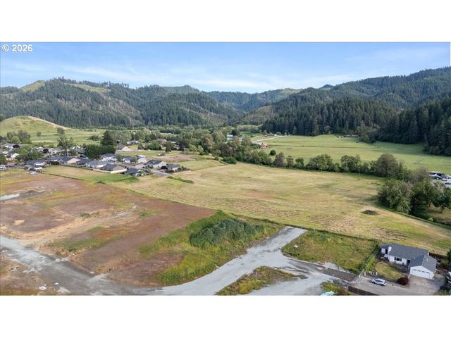780 Se REDWOOD Ave, Myrtle Creek, OR 97457