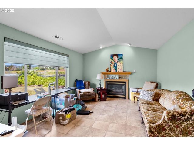 780 Se REDWOOD Ave, Myrtle Creek, OR 97457