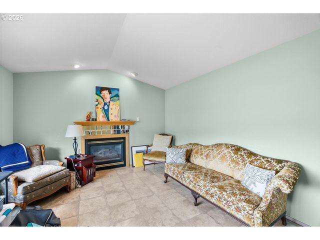 780 Se REDWOOD Ave, Myrtle Creek, OR 97457