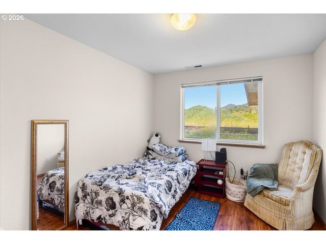 780 Se REDWOOD Ave, Myrtle Creek, OR 97457