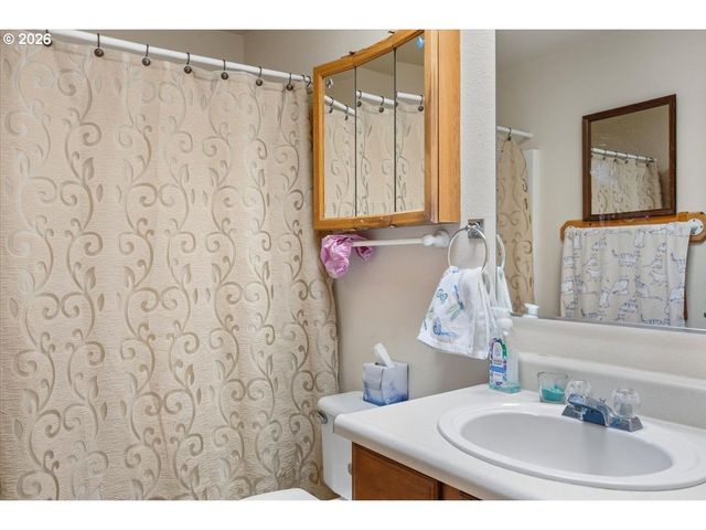 780 Se REDWOOD Ave, Myrtle Creek, OR 97457