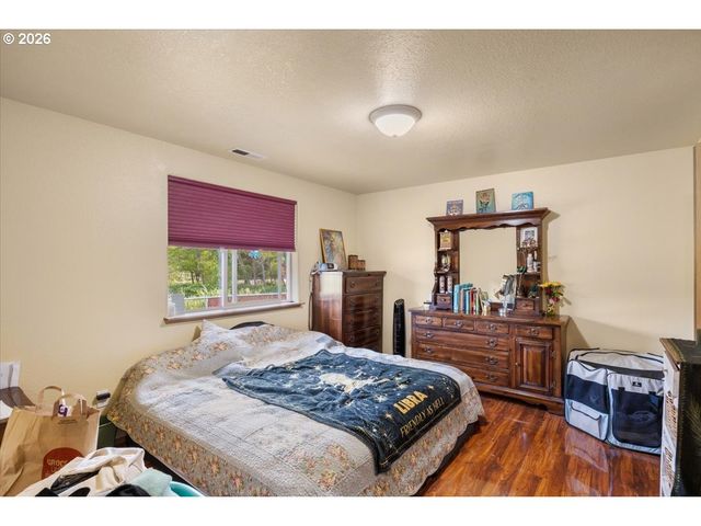 780 Se REDWOOD Ave, Myrtle Creek, OR 97457