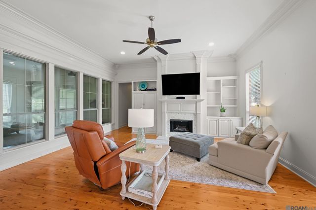 13045 Oak Knoll Dr, Geismar, LA 70734