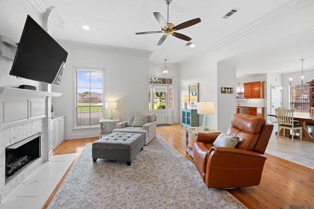 13045 Oak Knoll Dr, Geismar, LA 70734