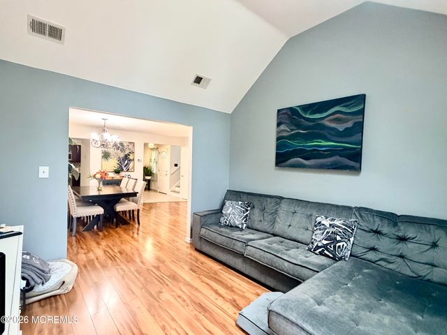 15 Cummings Court, Freehold, NJ 07728
