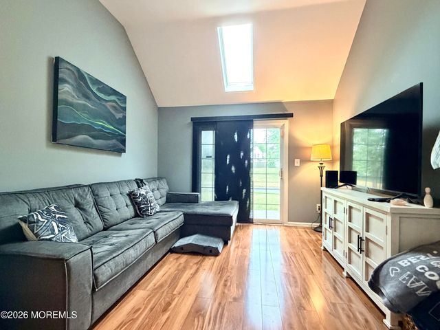 15 Cummings Court, Freehold, NJ 07728