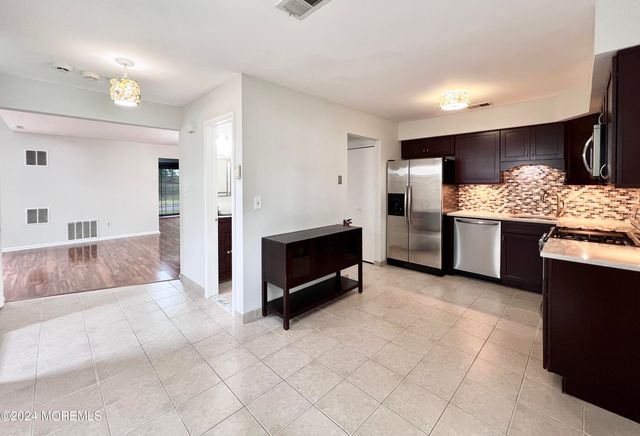 15 Cummings Court, Freehold, NJ 07728