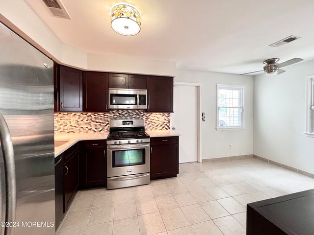 15 Cummings Court, Freehold, NJ 07728